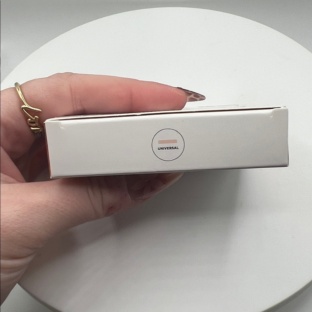 ICONIC London Luminous Highlighter in Universal - Picture 7 of 7